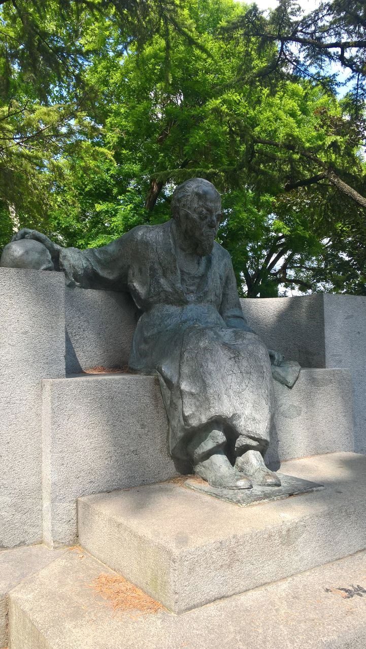 Cesare Lombroso's monument, Verona (by Giacomo Franchi) - 02.jpeg